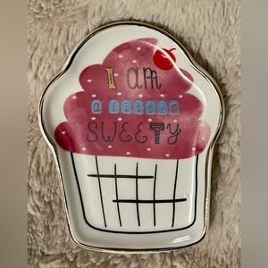 Small cupcake plate to hold jewelry.